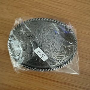 NWT Beautiful Vintage Large 55mm floral belt buckle in pewter. Fits belts 2” ❤️